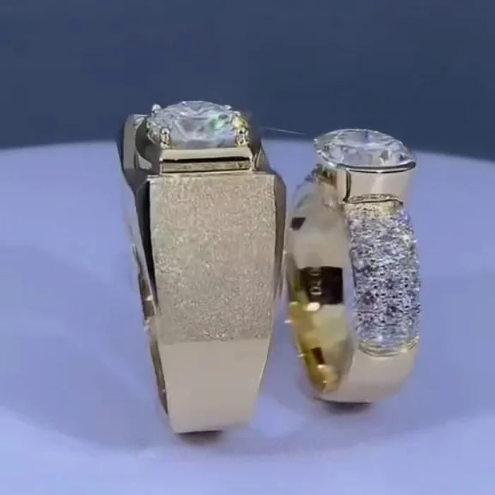 Paar-Ringe aus gelbvergoldetem Sterlingsilber mit Brillantschliff-Diamant