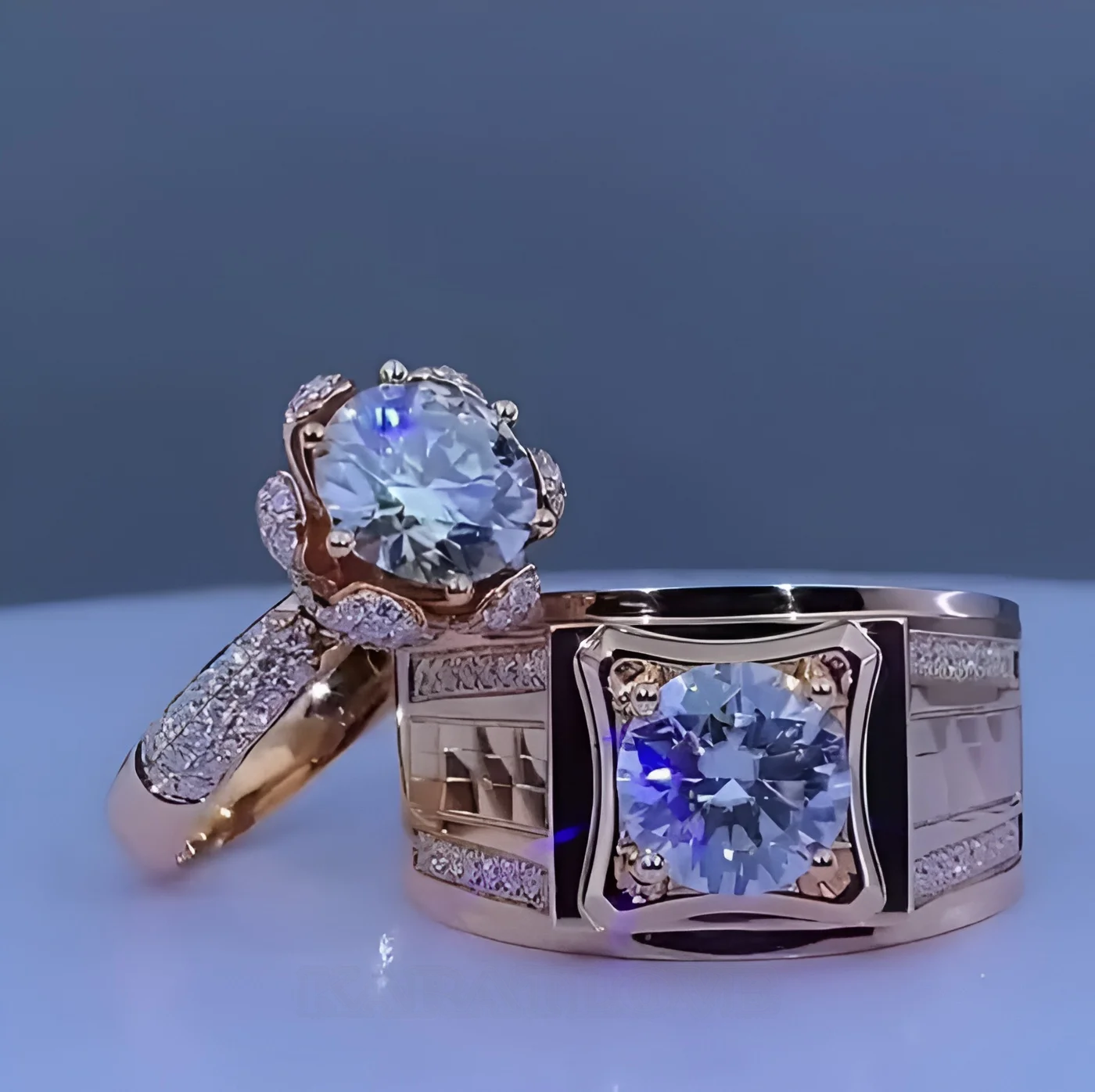 Paar-Ringe aus rosévergoldetem Sterlingsilber mit Brillantschliff-Diamant Paar-Ringe aus rosévergoldetem Sterlingsilber mit Brillantschliff-Diamant