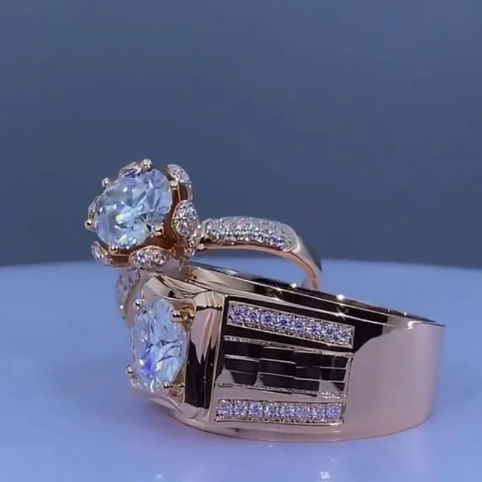 Paar-Ringe aus rosévergoldetem Sterlingsilber mit Brillantschliff-Diamant