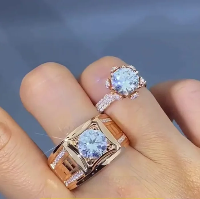 Paar-Ringe aus rosévergoldetem Sterlingsilber mit Brillantschliff-Diamant