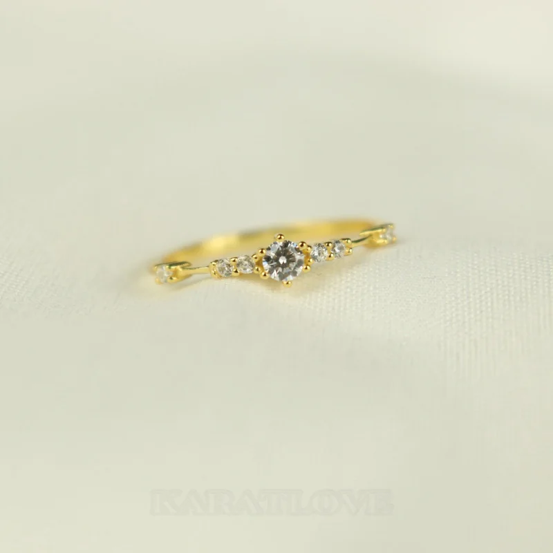 Diamantweiß Rundschliff Gelbgold Stacking Minimalistisch Ring aus 925er Sterlingsilber