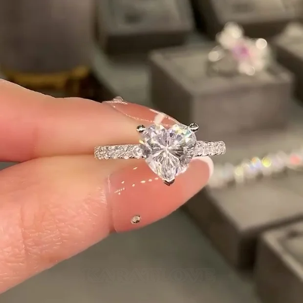 Herzförmige Diamantweiß Verlobungsring aus 925er Sterlingsilber
