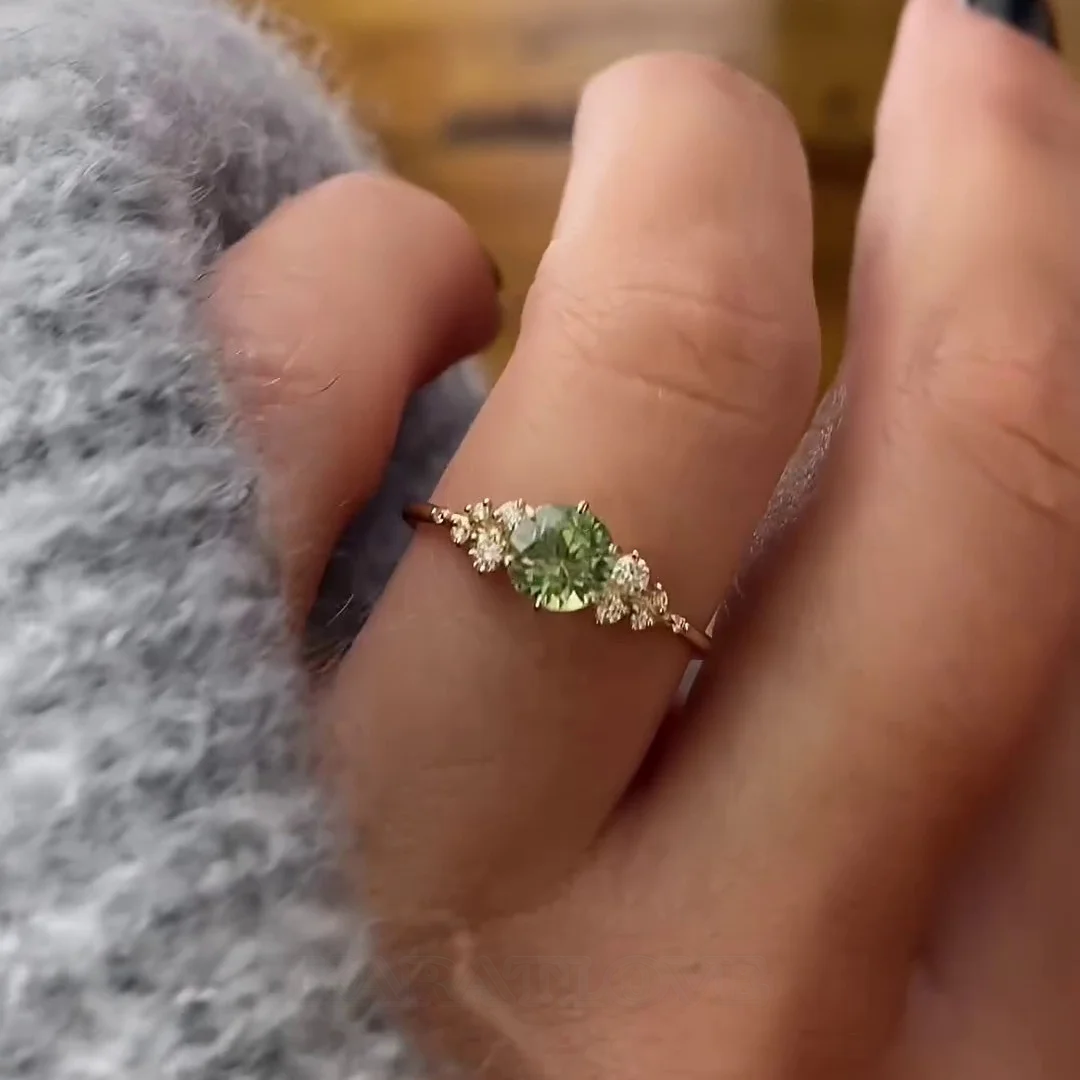 Rundschliff Peridotgrün 925er Sterlingsilber Gelbgold Klassisch Verlobungsring Rundschliff Peridotgrün 925er Sterlingsilber Gelbgold Klassisch Verlobungsring