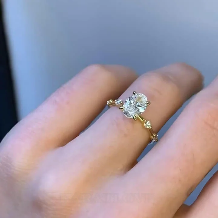 Ovalschnitt Diamantweiß 925er Sterlingsilber Gelbgold Klassisch Verlobungsring