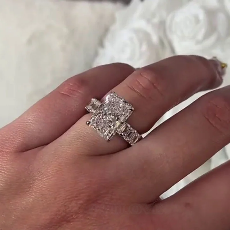Radiantschliff Diamantweiß 925er Sterlingsilber Verstecktes Halo Verlobungsring