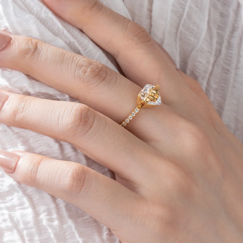 Herzförmig geschnittener Diamant in Weißem Sterling Silber mit Herz- und Schleifenmotiv Verlobungsring