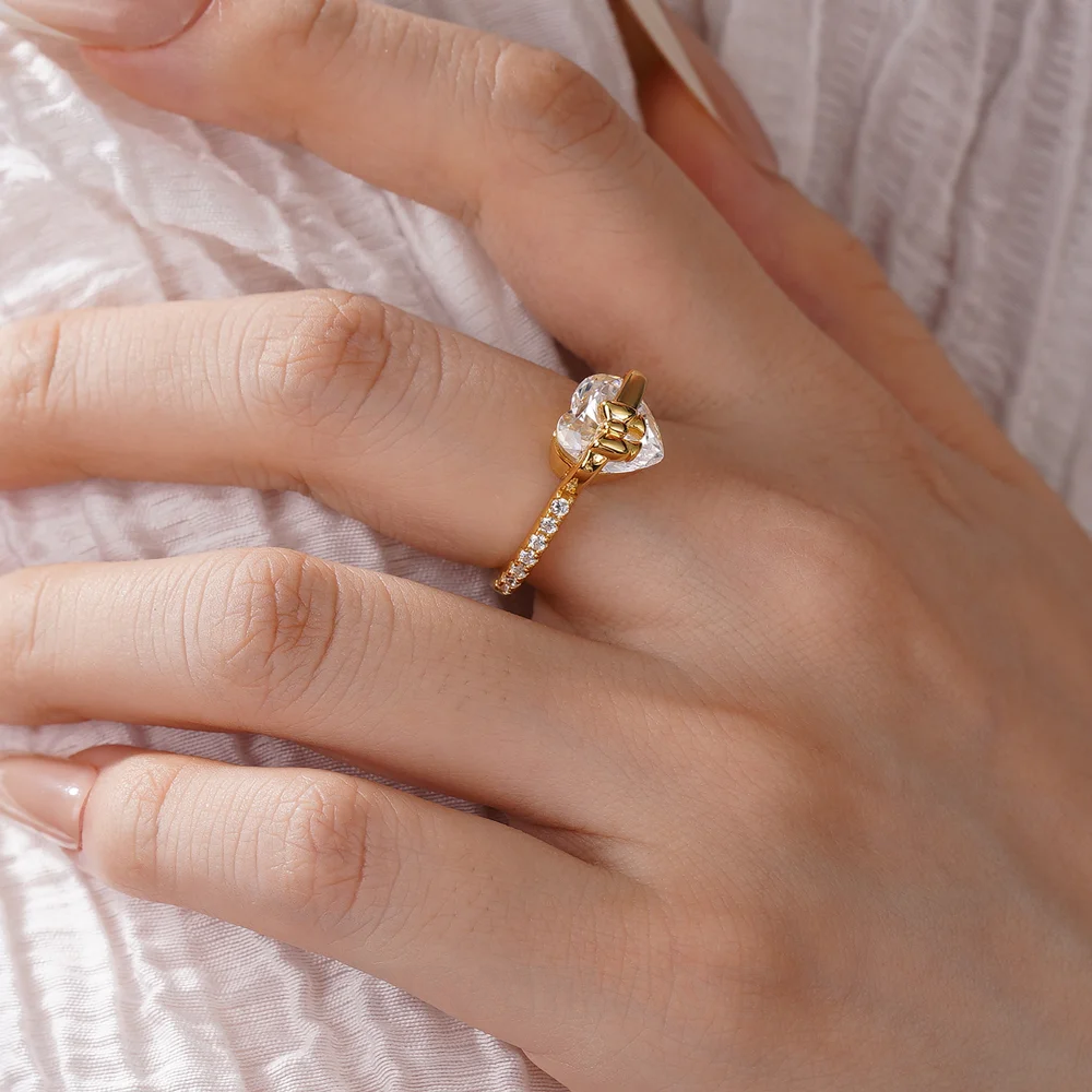 Herzförmig geschnittener Diamant in Weißem Sterling Silber mit Herz- und Schleifenmotiv Verlobungsring