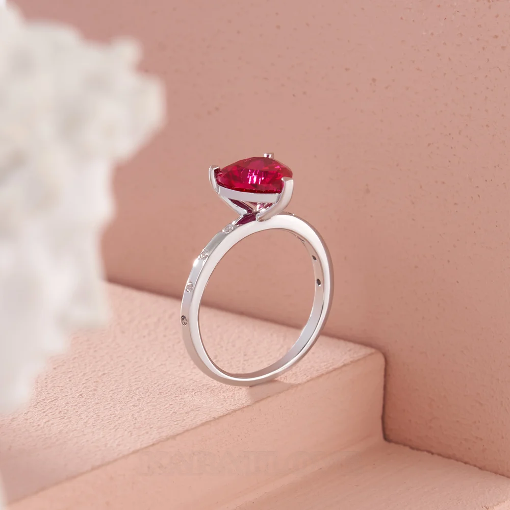 Herzförmiger Schnitt Rubinrot Sterling Silber Verlobungsring