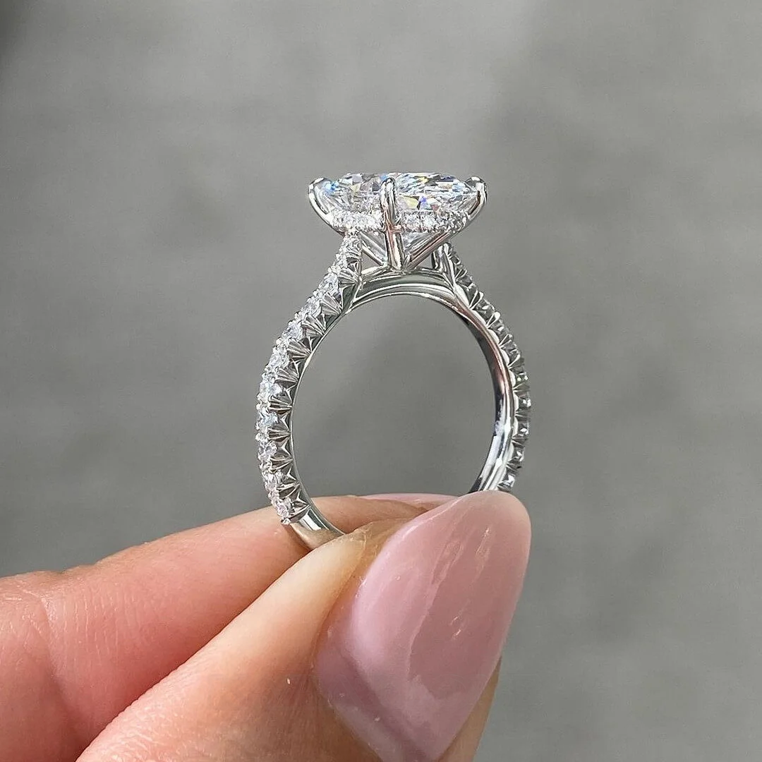 Ovalschnitt Diamantweiß 925er Sterlingsilber Verstecktes Halo Ring-Set