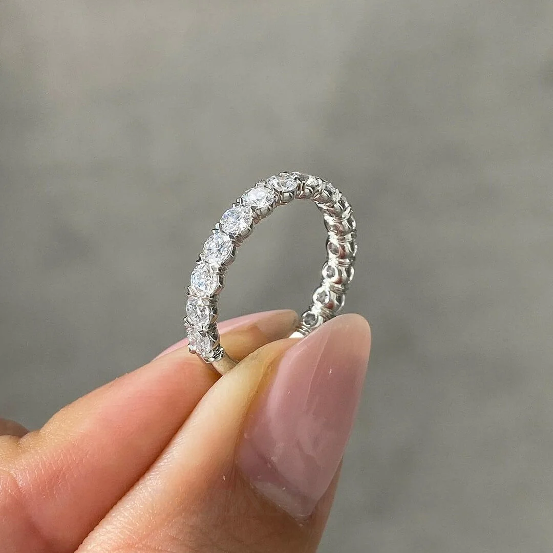 Ovalschnitt Diamantweiß 925er Sterlingsilber Verstecktes Halo Ring-Set