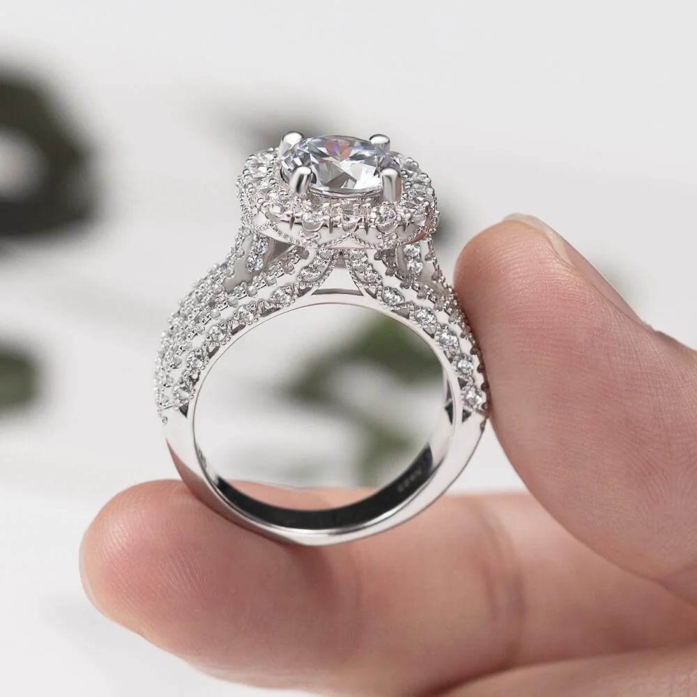 Rundschliff Diamantweiß Halo Verlobungsring aus 925er Sterlingsilber
