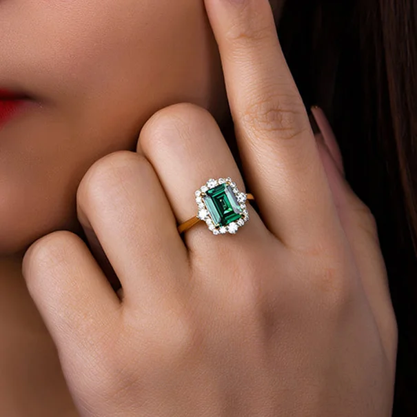 Smaragdschliff Smaragdgrün Gelbgold Halo Verlobungsring aus 925er Sterlingsilber