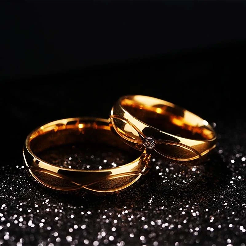 Runder Diamantweiß Gelbgold Titan Partnerringe