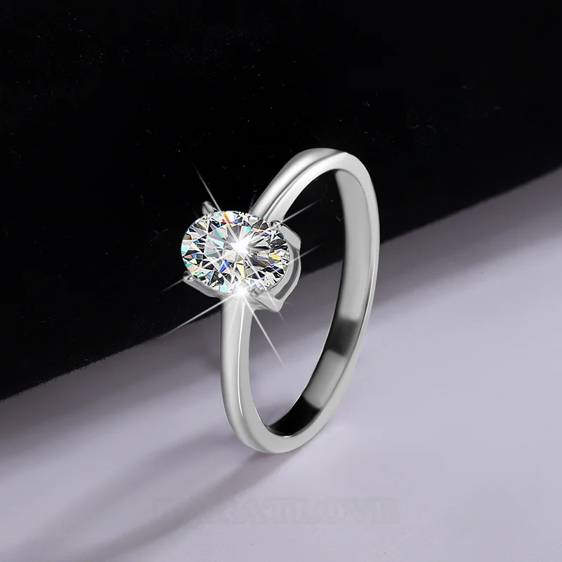 Ovalschnitt Moissanite Diamantweiß 925er Sterlingsilber Solitär-Verlobungsring