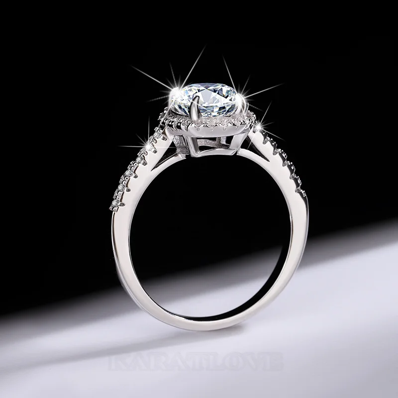 Ovalschnitt Moissanite Diamantweiß 925er Sterlingsilber Halo Verlobungsring
