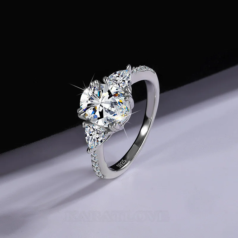 Ovalschnitt Moissanite Diamantweiß 925er Sterlingsilber 3-Steine Verlobungsring