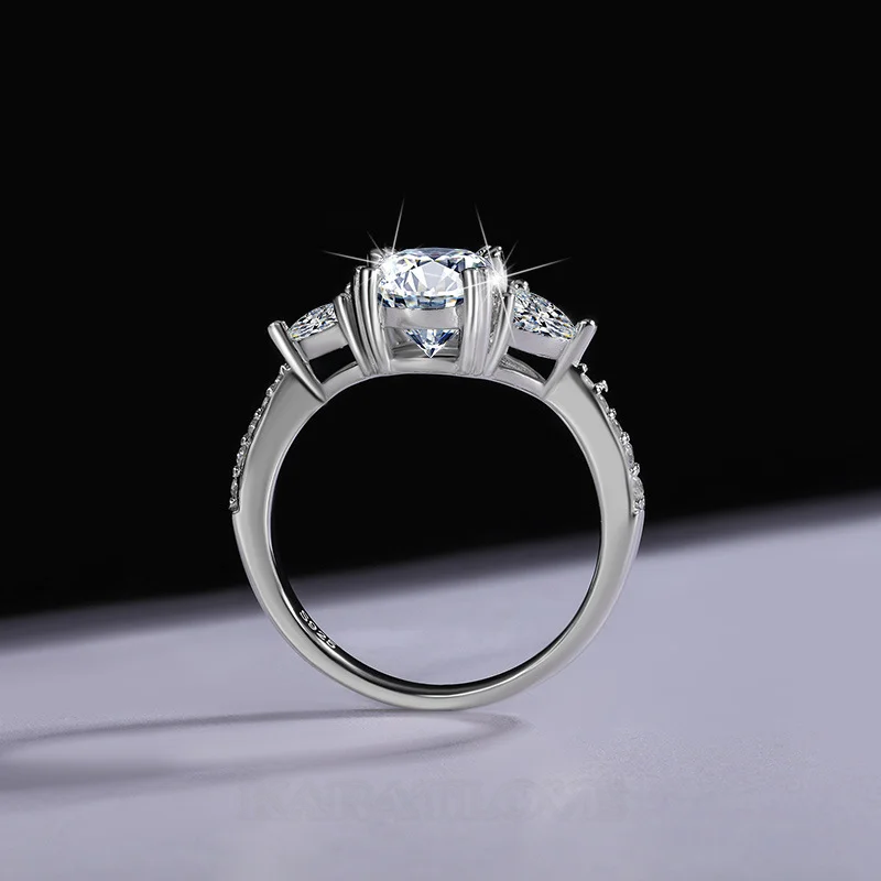Ovalschnitt Moissanite Diamantweiß 925er Sterlingsilber 3-Steine Verlobungsring