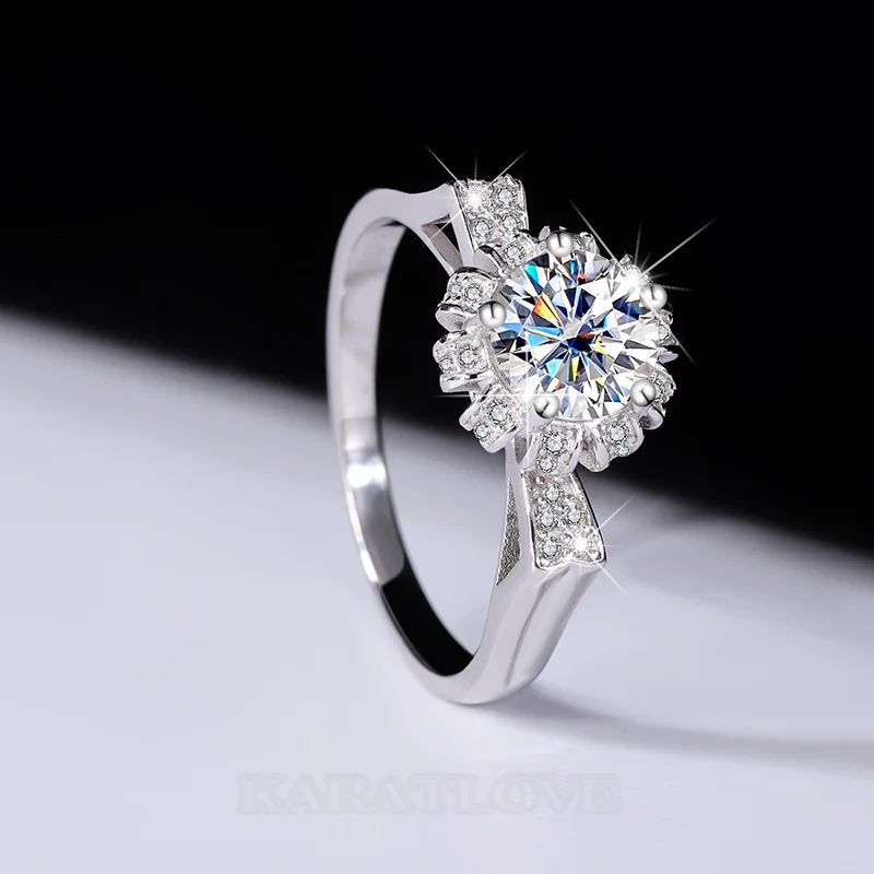 Rundschliff Moissanite Diamantweiß 925er Sterlingsilber Halo Verlobungsring