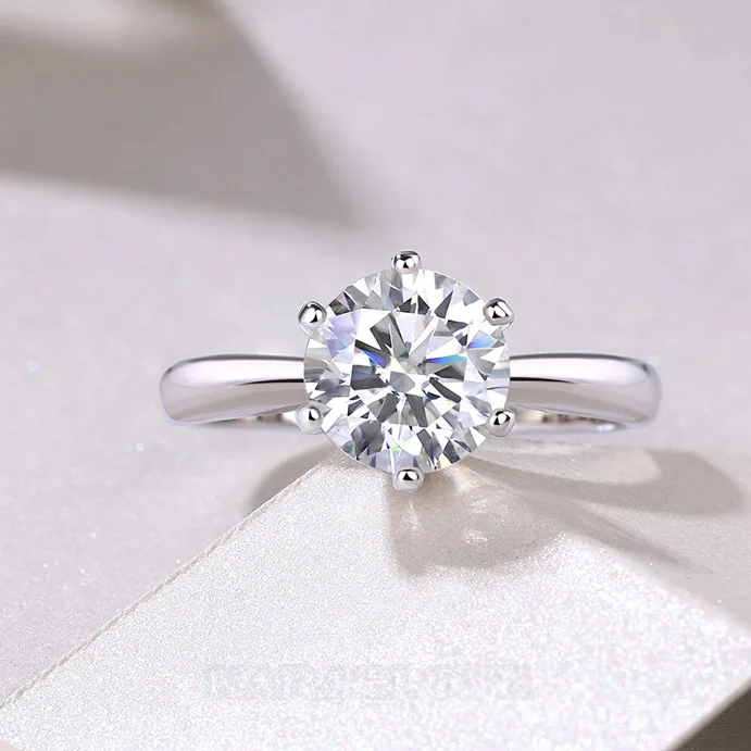 Rundschliff Moissanite Diamantweiß 925er Sterlingsilber Solitär-Verlobungsring Rundschliff Moissanite Diamantweiß 925er Sterlingsilber Solitär-Verlobungsring