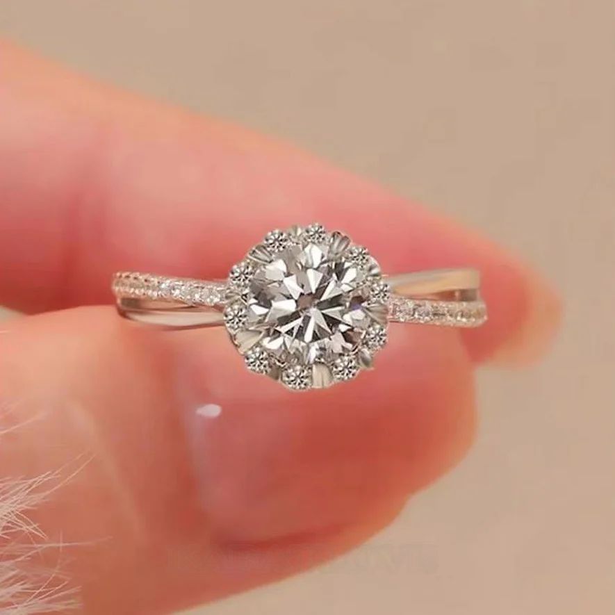 Rundschliff Moissanite Diamantweiß 925er Sterlingsilber Halo Verlobungsring