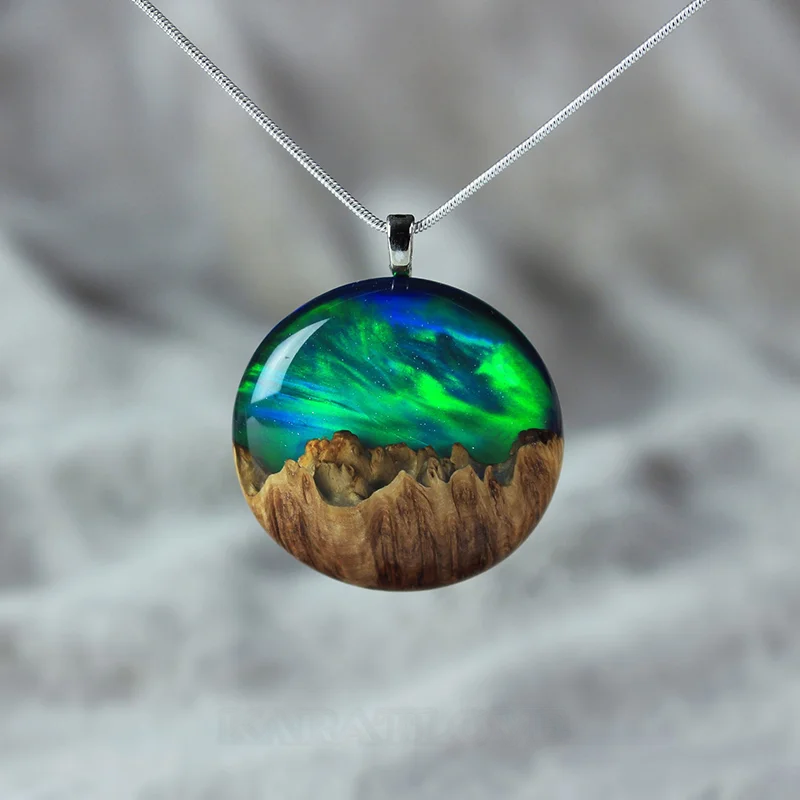 Halskette aus Holz und Harz mit Aurora-Borealis-Effekt, zum Jubiläum oder Geburtstag