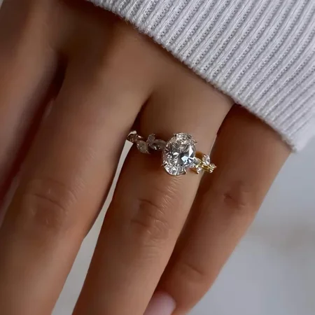 Ovalschnitt Diamantweiß Verstecktes Halo 925er Sterlingsilber Gelbgold Verlobungsring