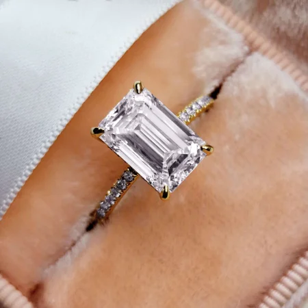 Smaragdschliff Diamantweiß 925er Sterlingsilber Gelbgold Verstecktes Halo Verlobungsring
