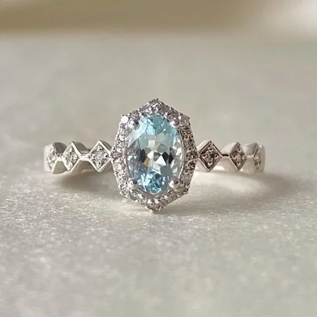 Ovalschnitt Aquamarine 925er Sterlingsilber Halo Verlobungsring