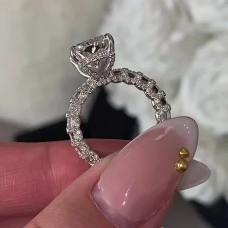 Radiantschliff Diamantweiß 925er Sterlingsilber Verstecktes Halo Verlobungsring