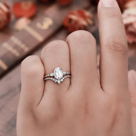 Ovalschnitt Diamantweiß...