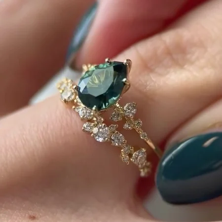 Tropfenschliff Smaragdgrün...