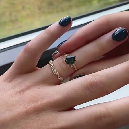 Tropfenschliff Smaragdgrün...