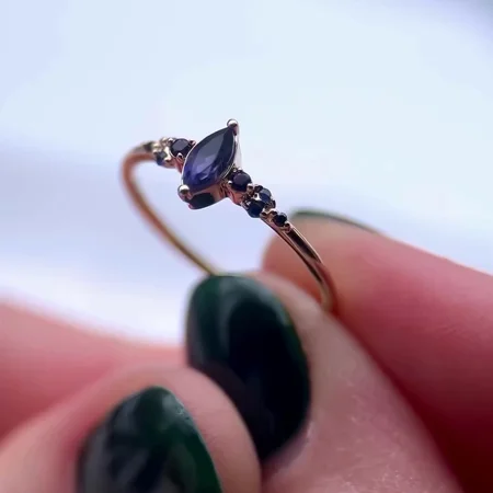 Marquise-Schliff Saphirblau...