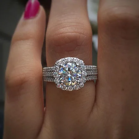 Rundschliff Diamantweiß Halo Verlobungsring aus 925er Sterlingsilber