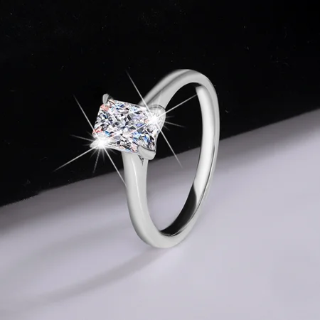 Radiantschliff Moissanite...