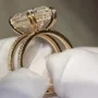 Smaragdschliff Diamantweiß Gelbgold 925er Sterlingsilber Verstecktes Halo Verlobungsring