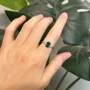 Ovalschnitt Smaragdgrün 925er Sterlingsilber 3-Steine Minimalistisch Verlobungsring