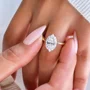 Oval Diamantweiß 925er Sterlingsilber Gold Halo Verlobungsring