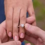 Herzförmige Diamantweiß Halo Verlobungsring aus 925er Sterlingsilber