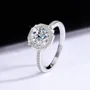 Rundschliff Moissanite Diamantweiß 925er Sterlingsilber Halo Verlobungsring