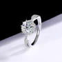 Rundschliff Moissanite Diamantweiß 925er Sterlingsilber Halo Verlobungsring