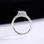 Rundschliff Moissanite Diamantweiß 925er Sterlingsilber Halo Verlobungsring