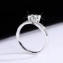 Rundschliff Moissanite Diamantweiß 925er Sterlingsilber Klassisch Verlobungsring
