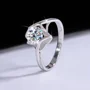 Rundschliff Moissanite Diamantweiß 925er Sterlingsilber Solitär-Verlobungsring