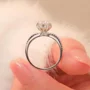 Rundschliff Moissanite Diamantweiß 925er Sterlingsilber Halo Verlobungsring
