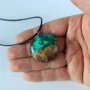 Halskette aus Holz und Harz mit Aurora-Borealis-Effekt, zum Jubiläum oder Geburtstag